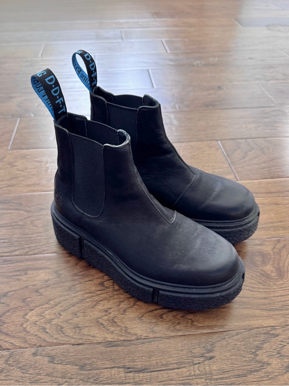 EUC John Fluevog Piccolomini Platform Chelsea Boots Black